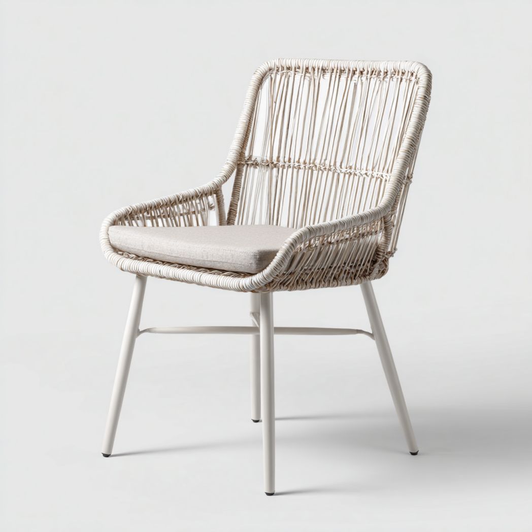 Chaise de jardin en résine tressée blanche avec coussin beige